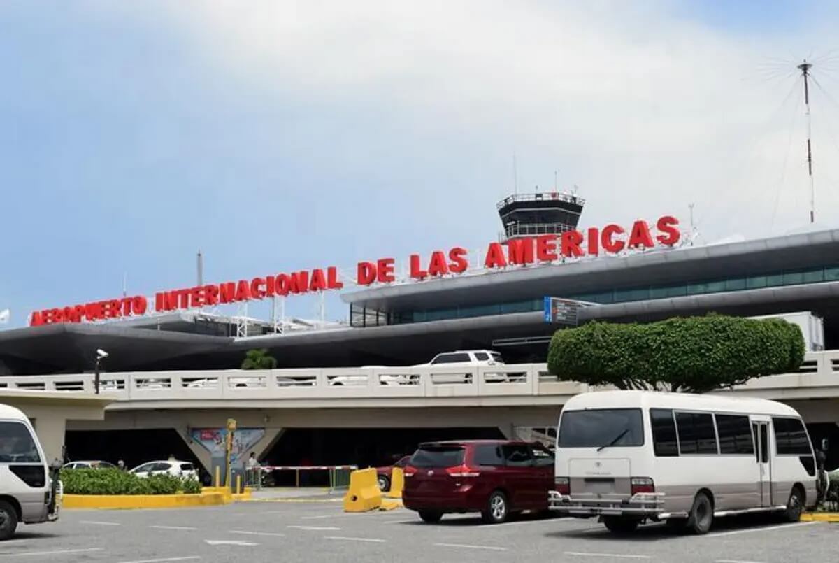 Arrivals and Departures at Santo Domingo International Airport